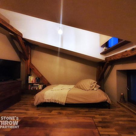 A Stone'S Throw Apartment Cracovia Esterno foto