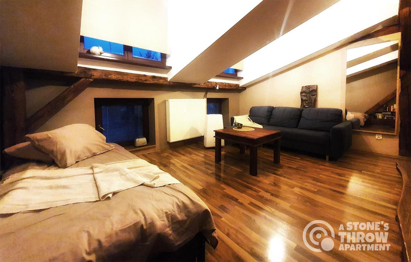 A Stone'S Throw Apartment Cracovia Esterno foto