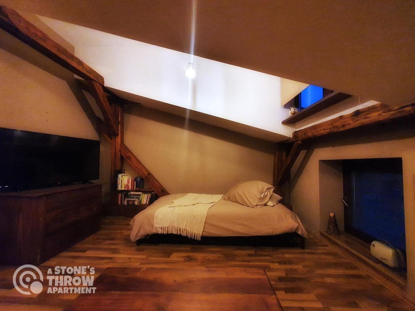 A Stone'S Throw Apartment Cracovia Esterno foto