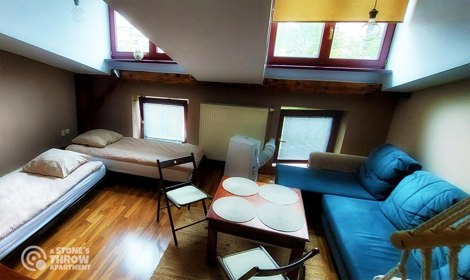 A Stone'S Throw Apartment Cracovia Esterno foto