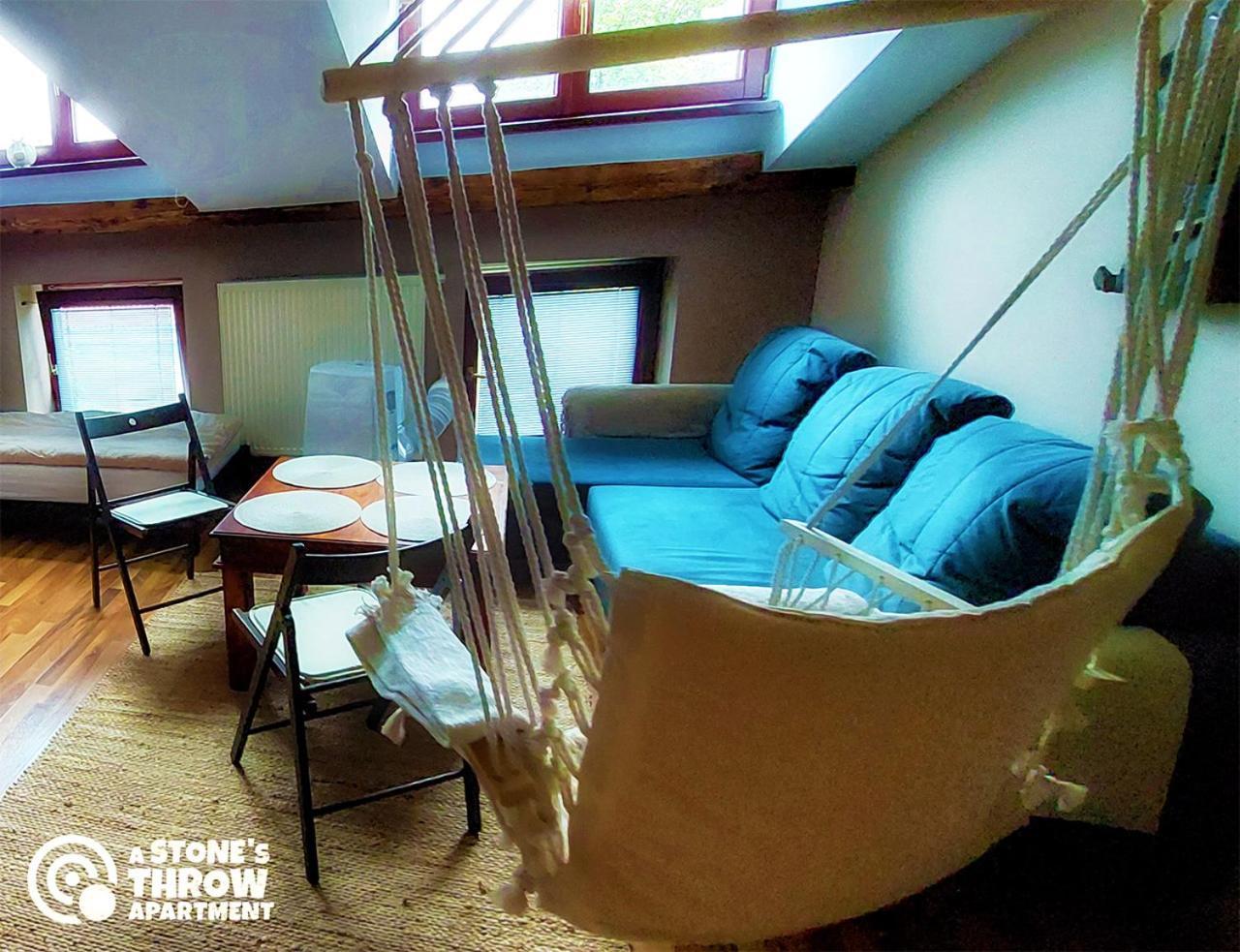 A Stone'S Throw Apartment Cracovia Esterno foto