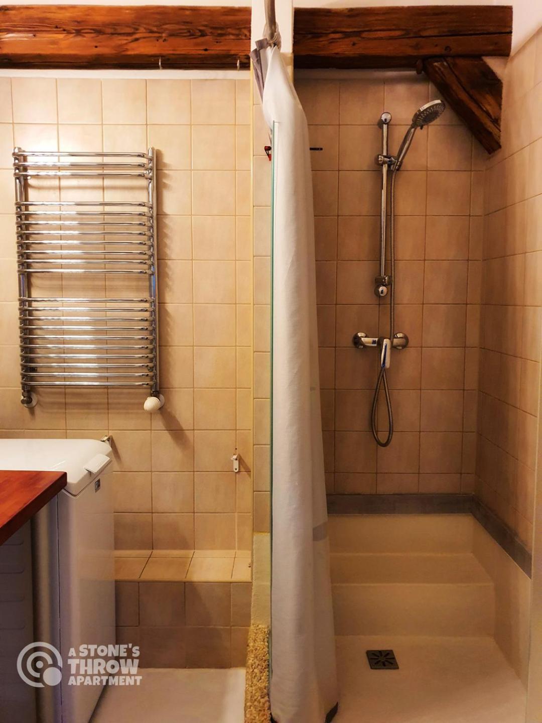 A Stone'S Throw Apartment Cracovia Esterno foto